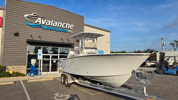 Defiance 240 Catalina sport fishing boat at Avalanche Motorsports Washington NC