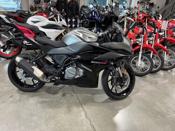 2025 CFMOTO 300SS street bike at Avalanche Motorsports Washington NC