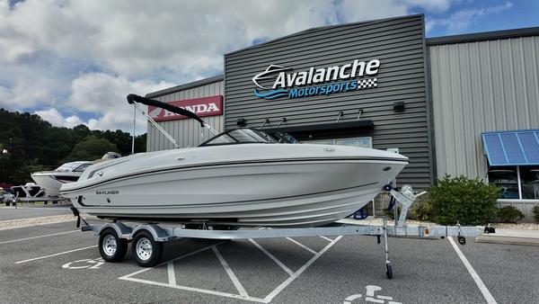 Bayliner VR6 at Avalanche Motorsports Washington NC