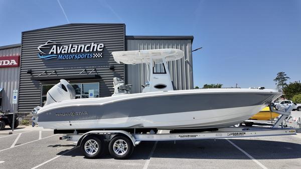 NauticStar 251 Hybrid center console at Avalanche Motorsports Washington NC