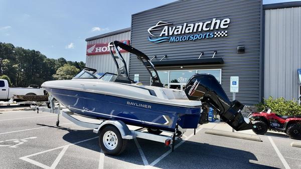 Bayliner VR4 at Avalanche Motorsports Washington NC